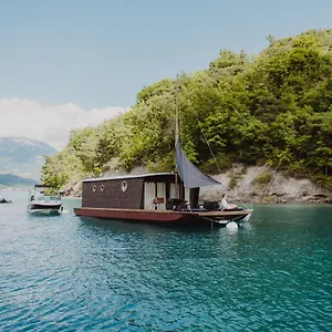  Bateau-hôtel Les Toues Cabanées Du France